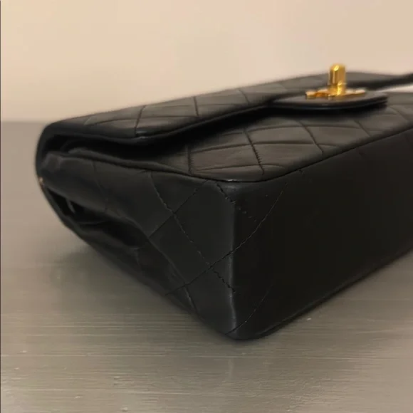 Chanel Classic Double Flap Medium Black Lambskin with 24k gold plate hardware - Picture 5 of 16